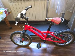 Bicicleta infantil roja talla 16