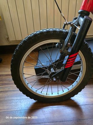 Bicicleta infantil roja talla 16