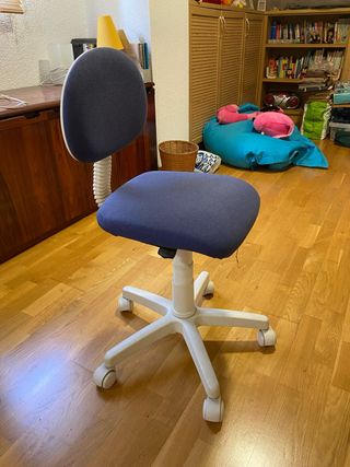 Silla de escritorio azul y blanca