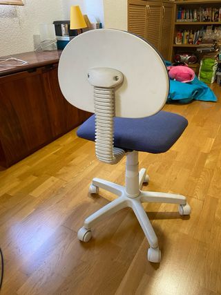 Silla de escritorio azul y blanca