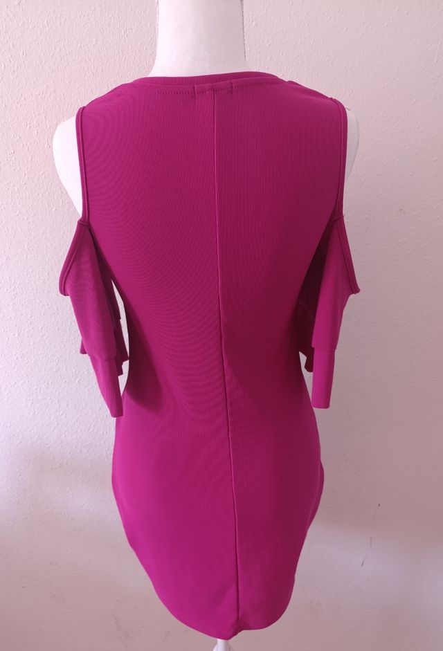 Vestido Fucsia Hombros Descubiertos