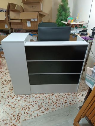 Mueble de recepción blanco y gris