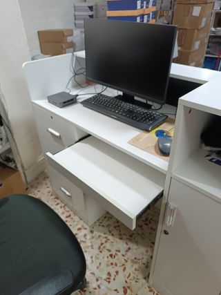 Mueble de recepción blanco y gris