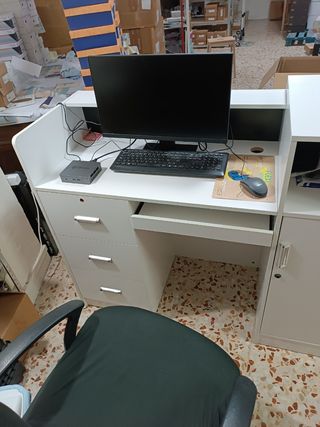Mueble de recepción blanco y gris