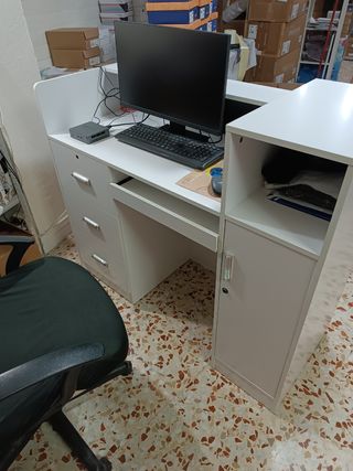 Mueble de recepción blanco y gris