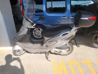 Moto Scooter 125 utilizada por 2 manos 28mil kms