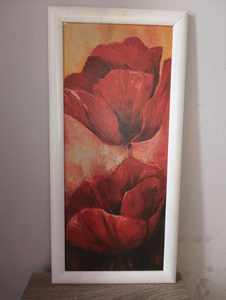 Cuadro de flores rojas y naranja.