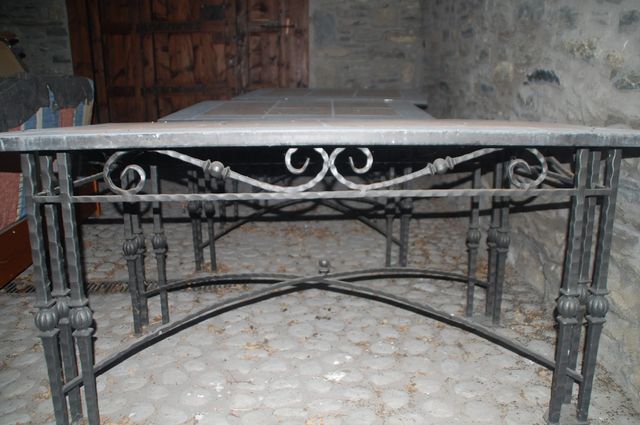 Mesa de forja para exterior.