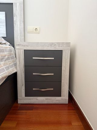 Dormitorio completo: canapé, colchón, cabecero y 2