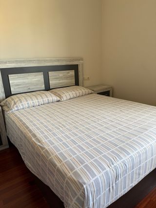 Dormitorio completo: canapé, colchón, cabecero y 2