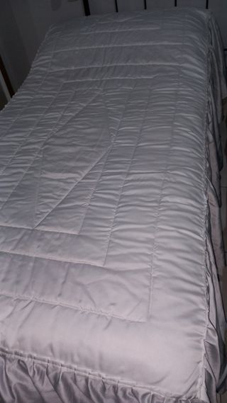 Colcha edredón satinada blanca
