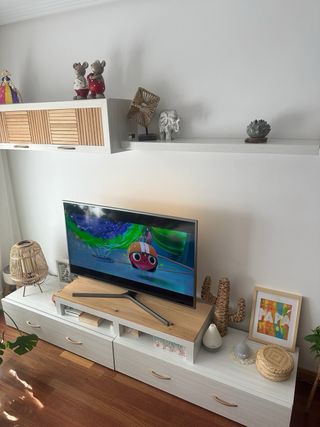 Mueble TV madera y mimbre
