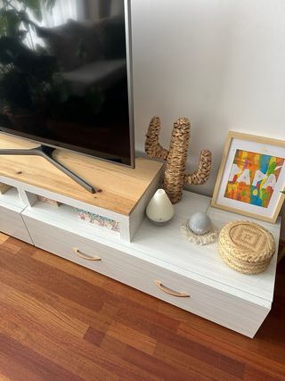 Mueble TV madera y mimbre