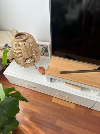 Mueble TV madera y mimbre
