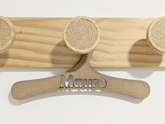 3 Perchas personalizadas