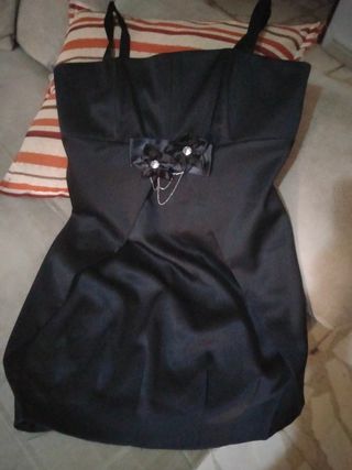 Vestido de raso negro sin estrenar