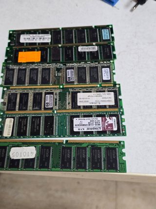 Módulos de Memoria RAM Variados