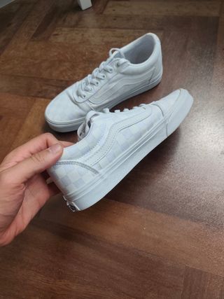 Vans a cuadros blancas