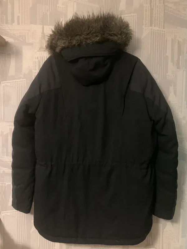 Abrigo Jordan Negro con Forro Rojo