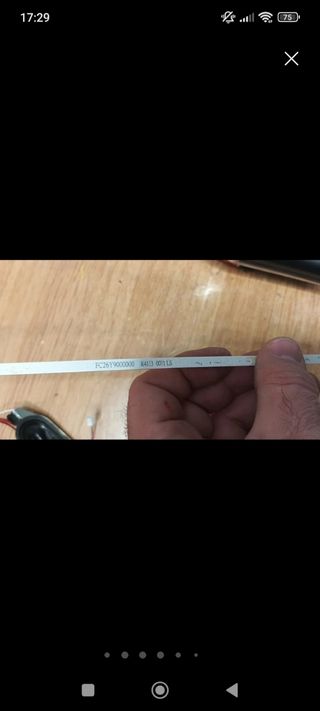 TV Hyundai M19 averiada