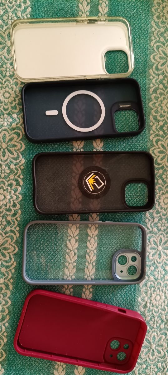 Cover per iPhone 15 con disegno natalizio sono 5