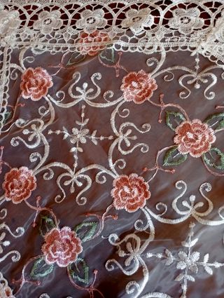 Centro organza floreale pizzo ricamato
