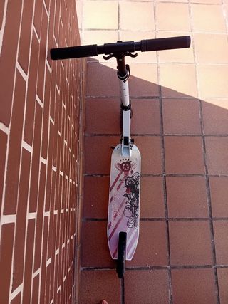 Patinete para niños ruedas grandes.