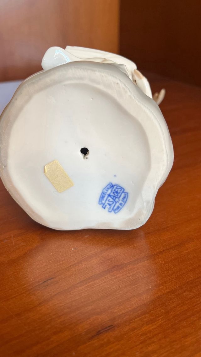 Figura porcelana Casades mujer con ocas