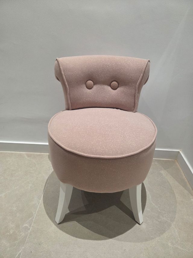 Butaca rosa y blanca