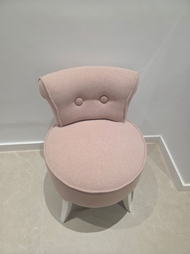 Butaca rosa y blanca