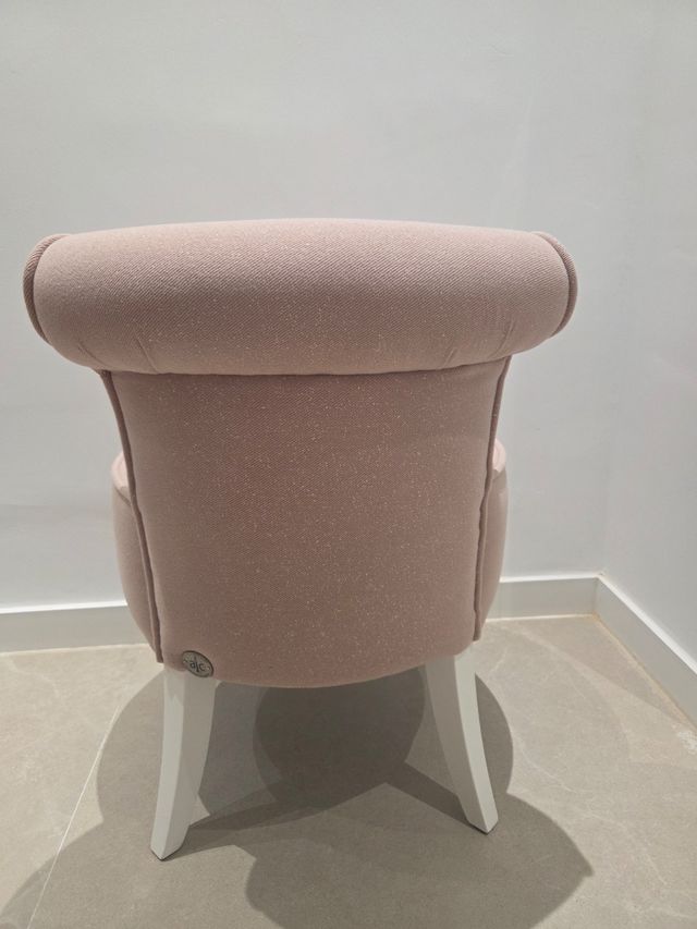 Butaca rosa y blanca