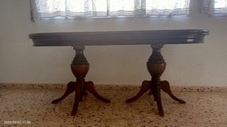 Mesa de comedor ovalada de madera