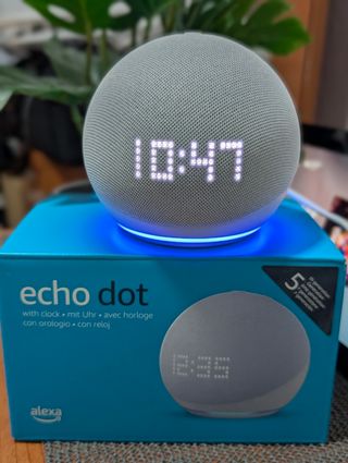 Echo Dot di quinta generazione - Orologio - Altoparlante Alexa - Grigio