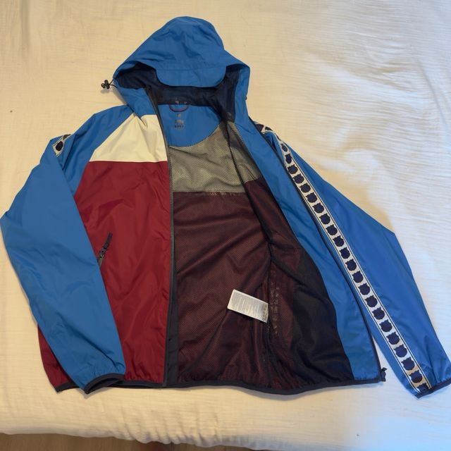 Chaqueta Barcelona con capucha Talla M