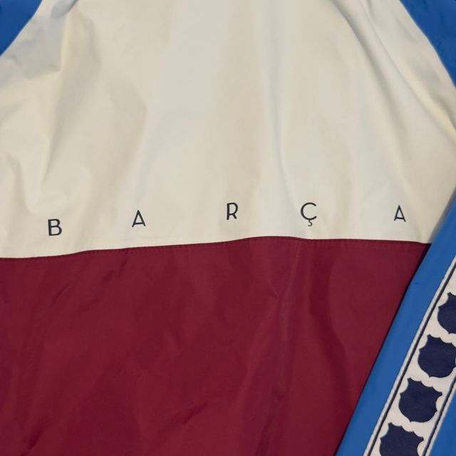 Chaqueta Barcelona con capucha Talla M