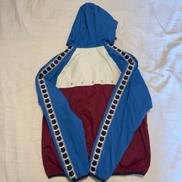 Chaqueta Barcelona con capucha Talla M