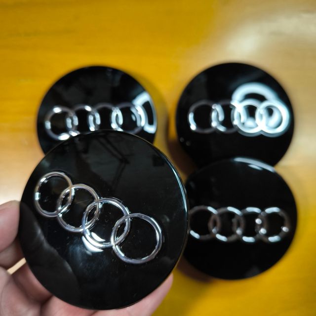TAPABUJES AUDI 68mm NEGRO - EMBLEMA LLANTAS AUDI