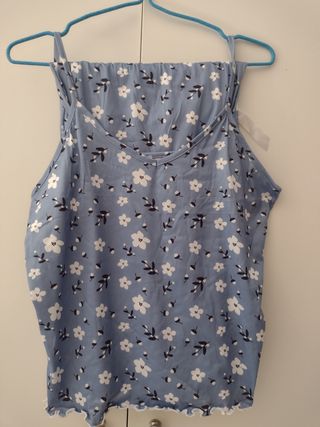 Pijama floral azul y blanco