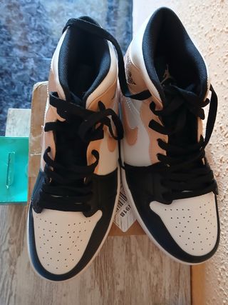 Air Jordan Bambas Beige y Blanco
