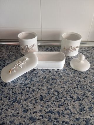 Juego de tocador blanco y dorado