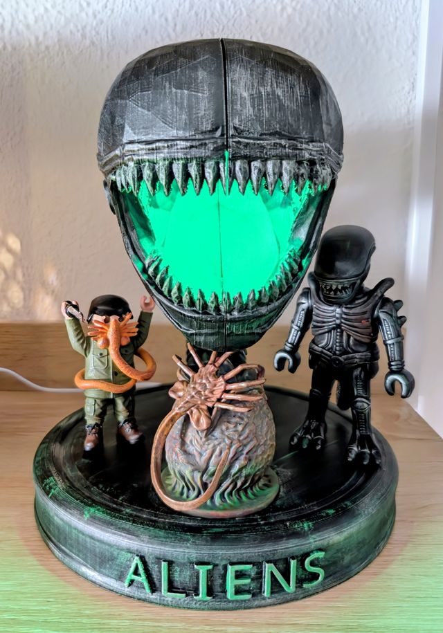 Lámpara Alien Xenomorfo con Huevo y Facehugger