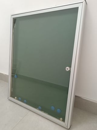 Tablero magnético exterior con cerradura