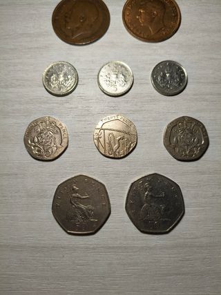 Lotto di gettoni, medaglie e monete varie
