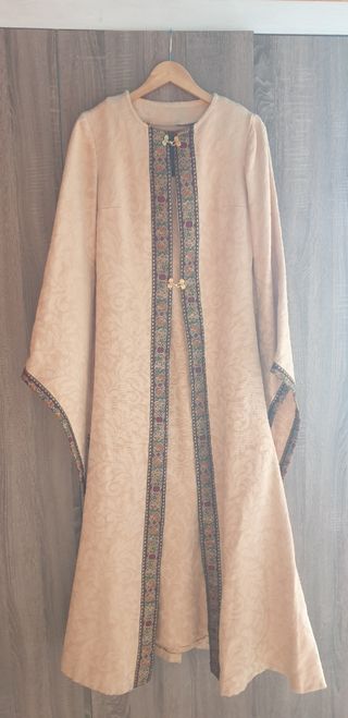 VESTIDO Y TÚNICA MEDIEVAL
