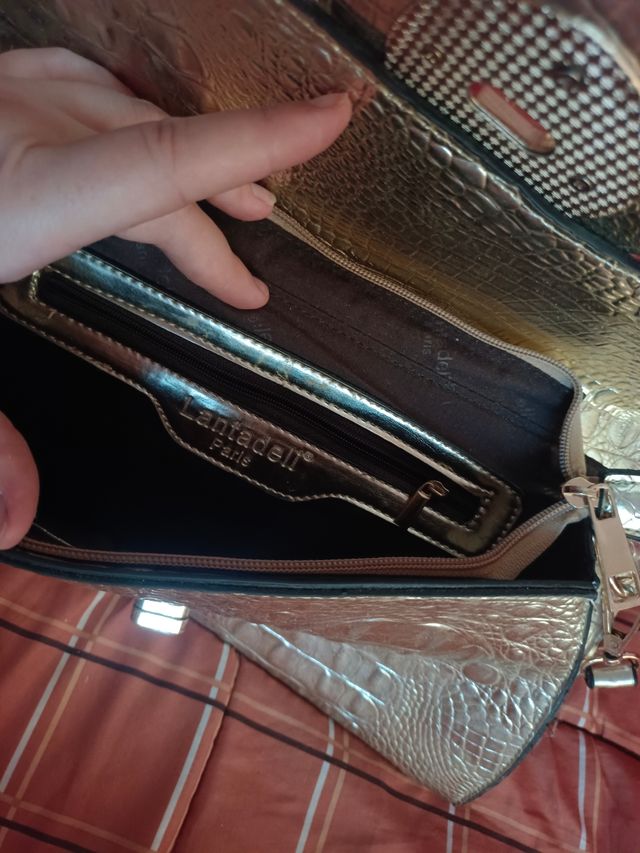 Bolso de fiesta dorado y plateado con pedrería