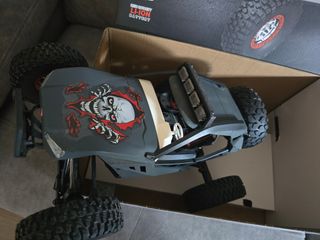 Coche RC 4x4 con calavera