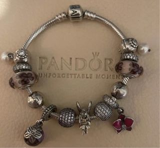 Pulsera Pandora con charms