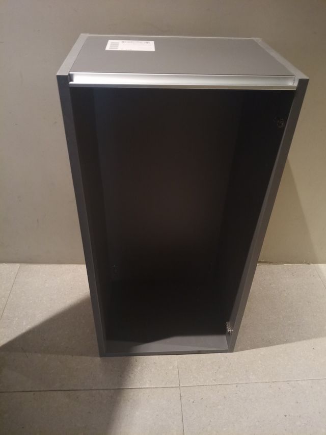 Mueble auxiliar gris y negro