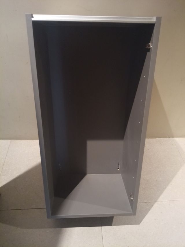 Mueble auxiliar gris y negro
