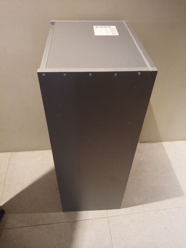 Mueble auxiliar gris y negro